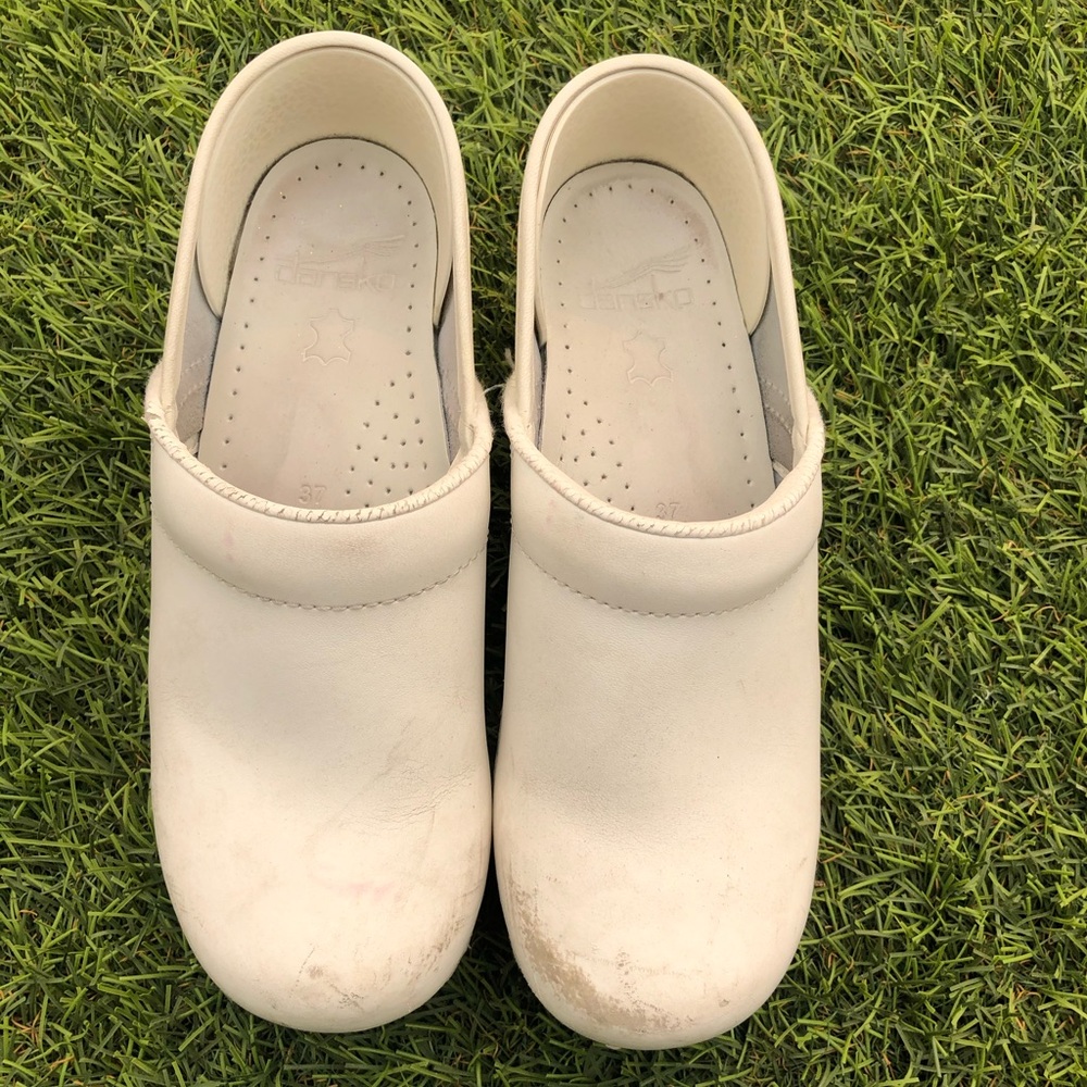 Nursing clogs